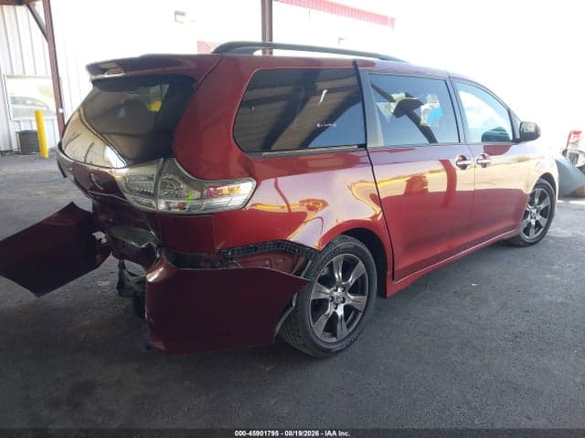 2017 TOYOTA SIENNA SE 8 PASSENGER 4