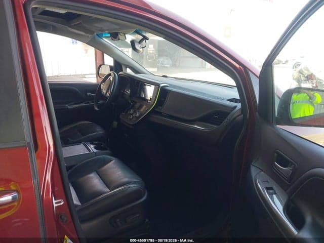 2017 TOYOTA SIENNA SE 8 PASSENGER 5