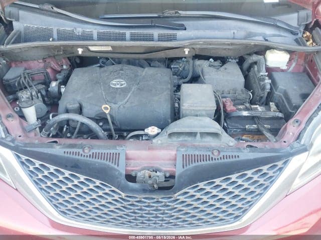 2017 TOYOTA SIENNA SE 8 PASSENGER 10