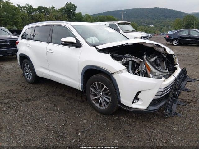 2018 TOYOTA HIGHLANDER XLE 1
