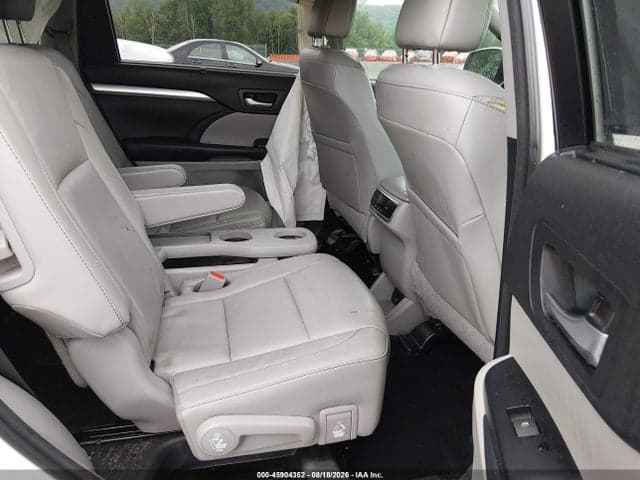 2018 TOYOTA HIGHLANDER XLE 8