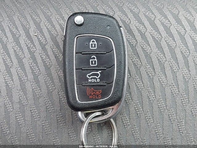 2017 HYUNDAI SANTA FE SE 11