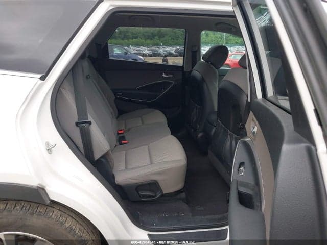2017 HYUNDAI SANTA FE SE 8