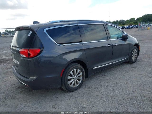 2019 CHRYSLER PACIFICA TOURING L 4