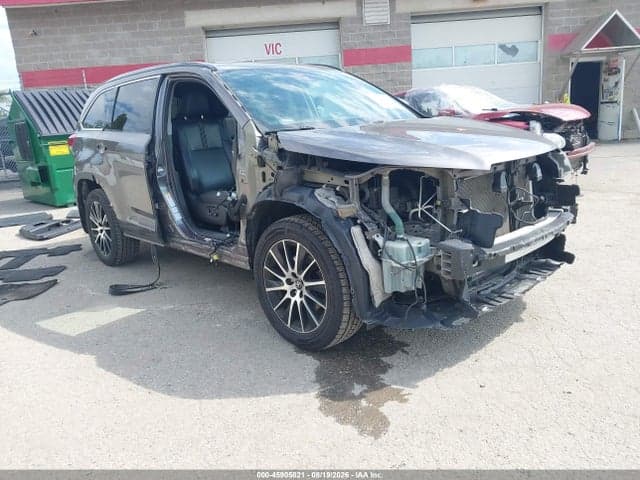 2018 TOYOTA HIGHLANDER SE 1