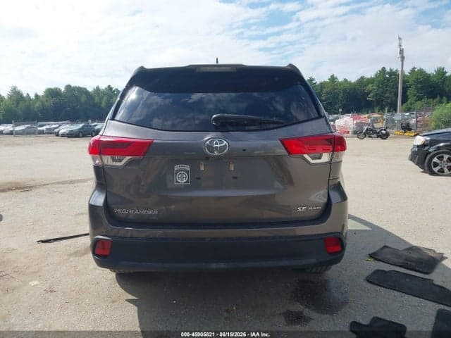 2018 TOYOTA HIGHLANDER SE 17