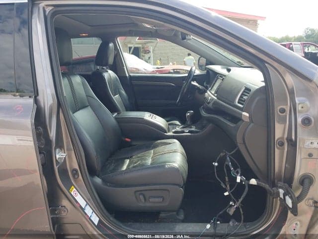 2018 TOYOTA HIGHLANDER SE 5