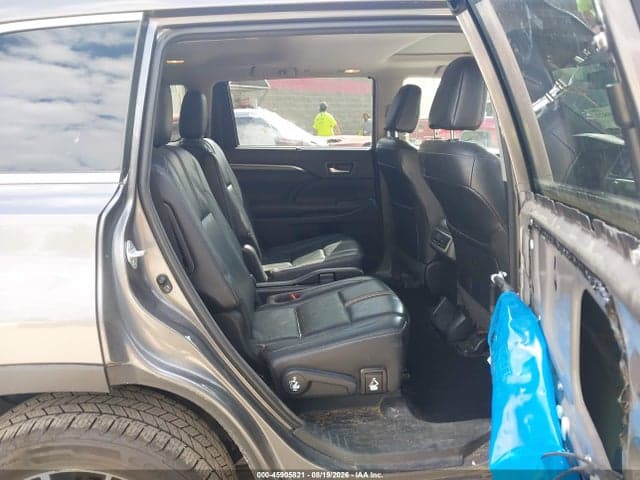 2018 TOYOTA HIGHLANDER SE 8