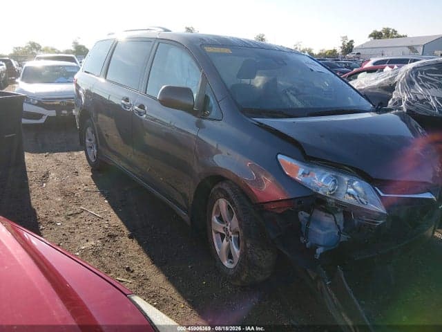 2020 TOYOTA SIENNA LE 1