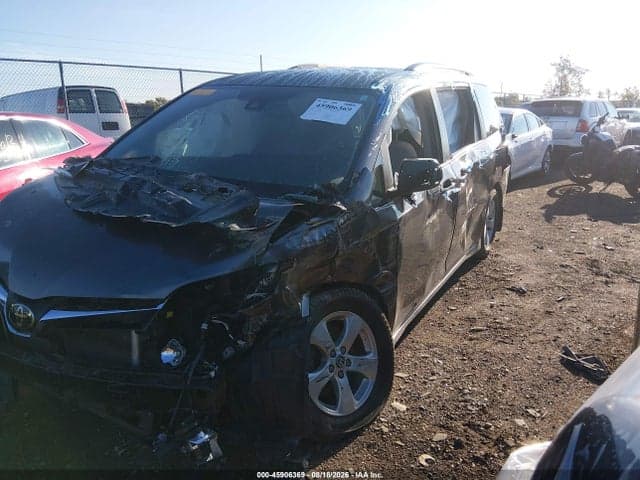 2020 TOYOTA SIENNA LE 2