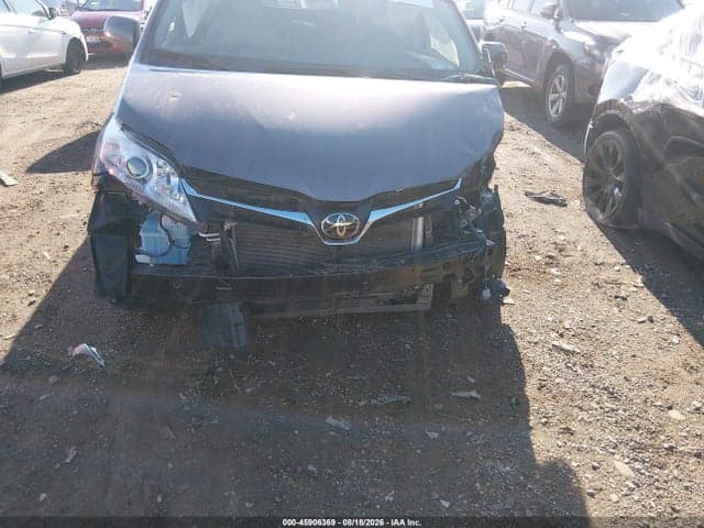 2020 TOYOTA SIENNA LE 6