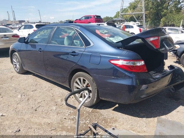 2017 TOYOTA CAMRY XLE 3