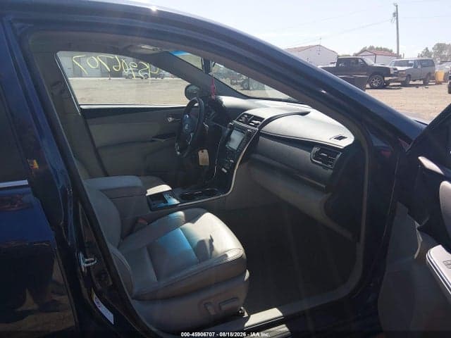 2017 TOYOTA CAMRY XLE 5