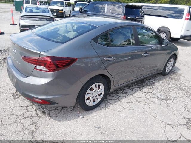 2019 HYUNDAI ELANTRA SE 4