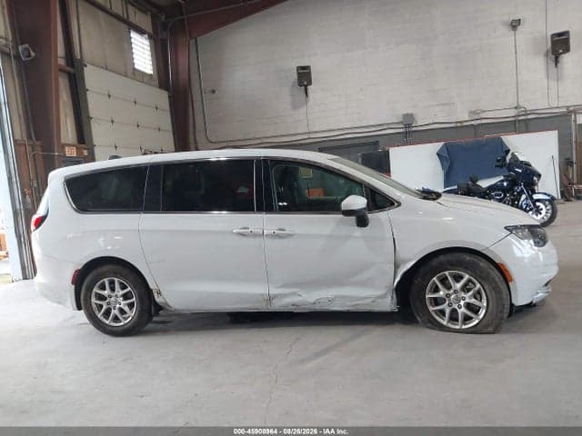 2023 CHRYSLER VOYAGER LX 13
