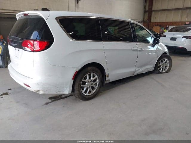 2023 CHRYSLER VOYAGER LX 4