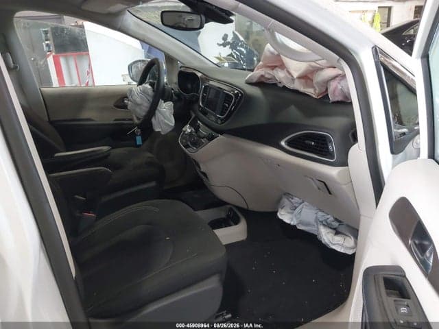 2023 CHRYSLER VOYAGER LX 5