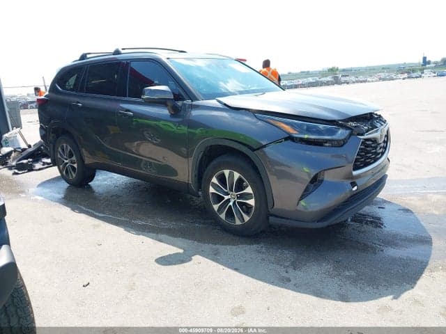 2021 TOYOTA HIGHLANDER XLE 1