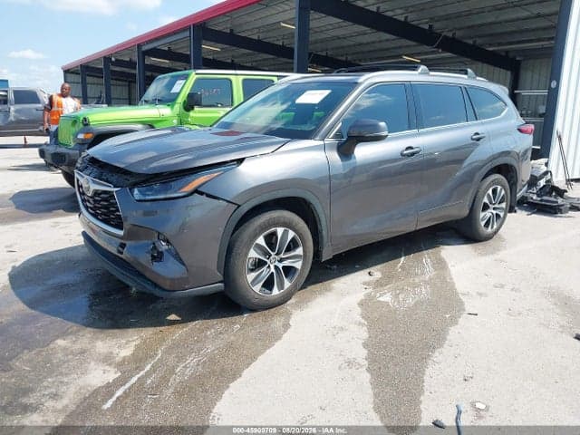 2021 TOYOTA HIGHLANDER XLE 2