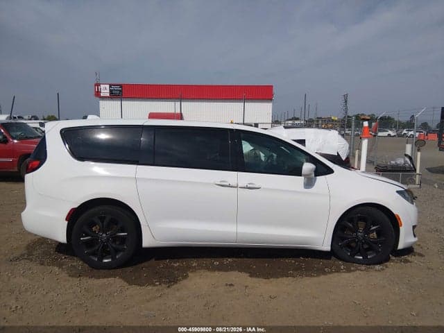 2020 CHRYSLER PACIFICA TOURING 13