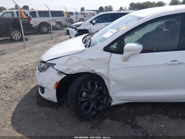 2020 CHRYSLER PACIFICA TOURING 19