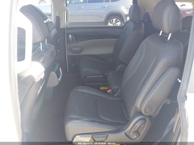 2027 KIA CARNIVAL 8