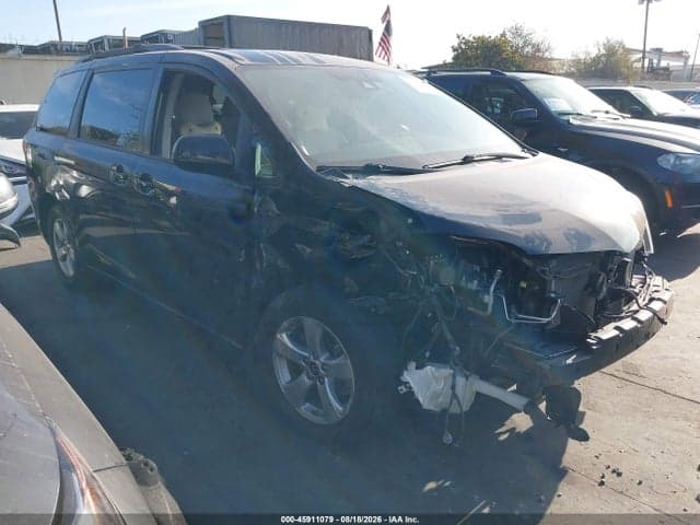2020 TOYOTA SIENNA LE
