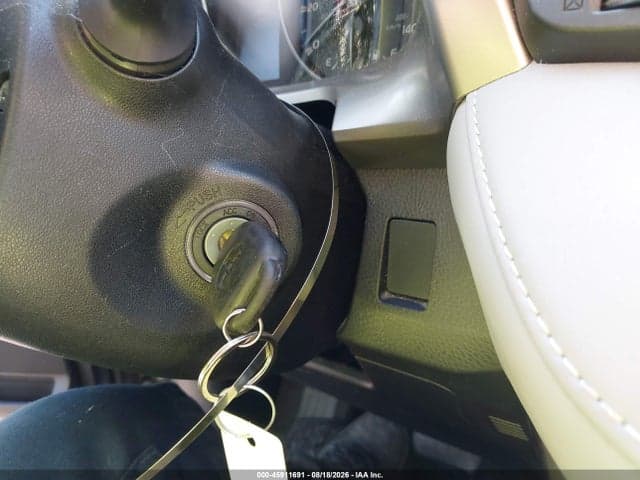 2017 TOYOTA RAV4 XLE 11