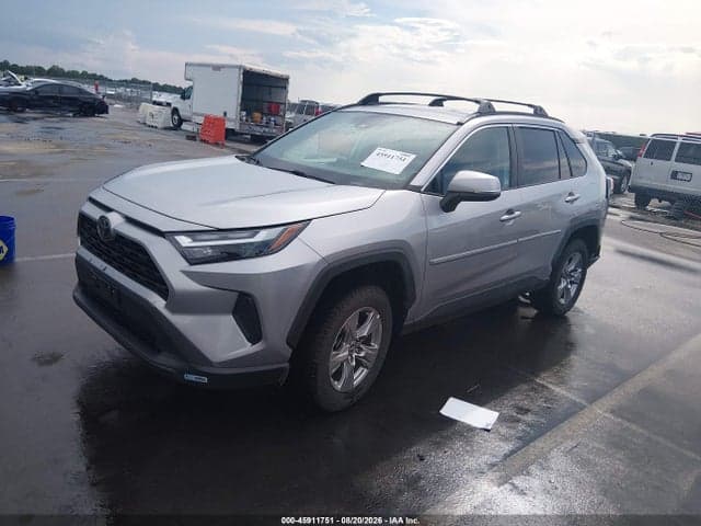 2022 TOYOTA RAV4 XLE 2