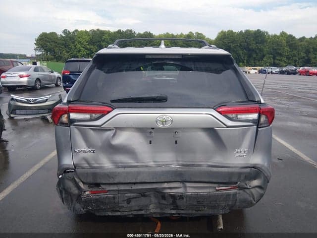 2022 TOYOTA RAV4 XLE 16