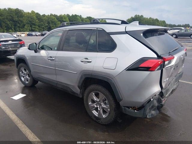 2022 TOYOTA RAV4 XLE 3
