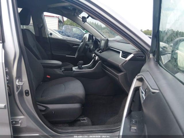 2022 TOYOTA RAV4 XLE 5