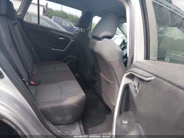 2022 TOYOTA RAV4 XLE 8
