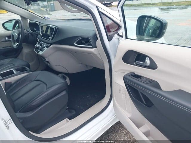 2024 CHRYSLER PACIFICA TOURING L 5
