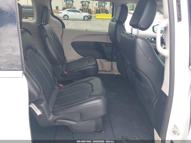 2024 CHRYSLER PACIFICA TOURING L 8