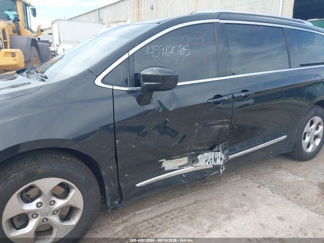 2017 CHRYSLER PACIFICA TOURING-L PLUS 6