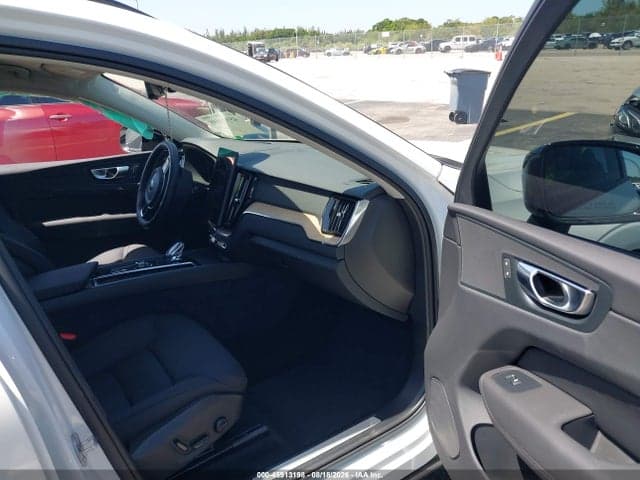 2026 VOLVO XC60 B5 PLUS 5