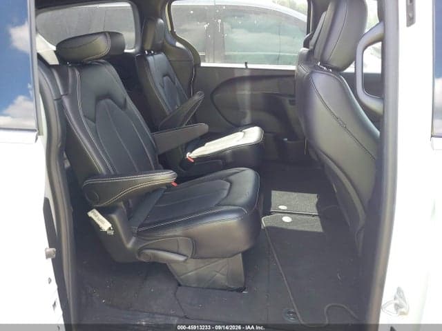 2025 CHRYSLER VOYAGER LX 8