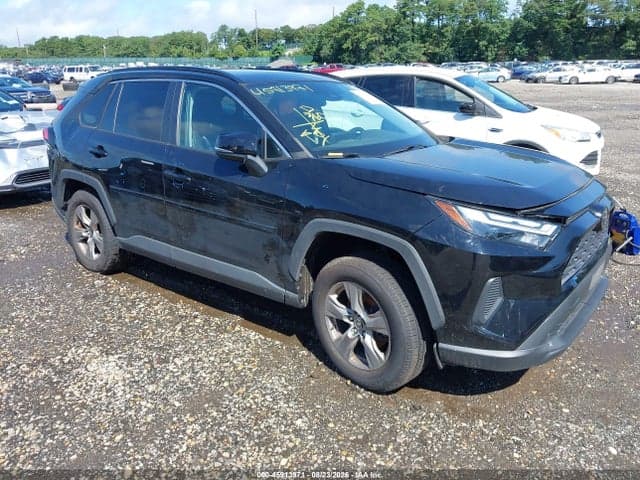 2022 TOYOTA RAV4 XLE 1