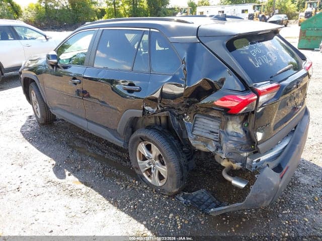 2022 TOYOTA RAV4 XLE 3