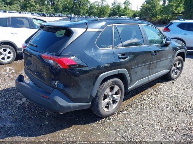 2022 TOYOTA RAV4 XLE 4