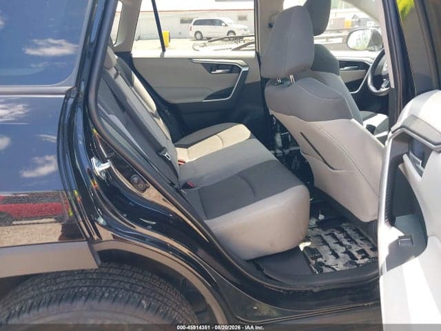2025 TOYOTA RAV4 XLE 8