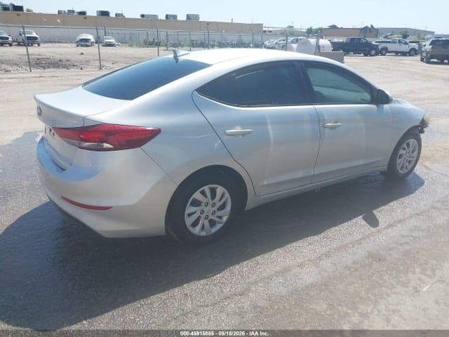 2017 HYUNDAI ELANTRA SE 4