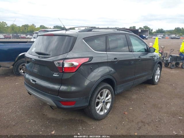 2017 FORD ESCAPE SE 4