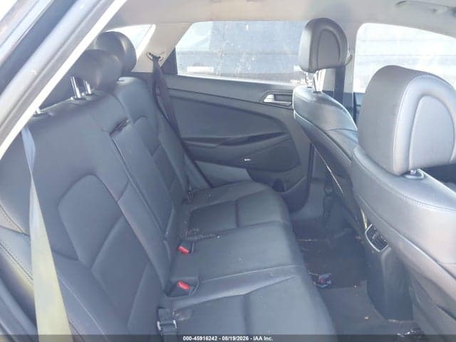 2017 HYUNDAI TUCSON SE PLUS 8