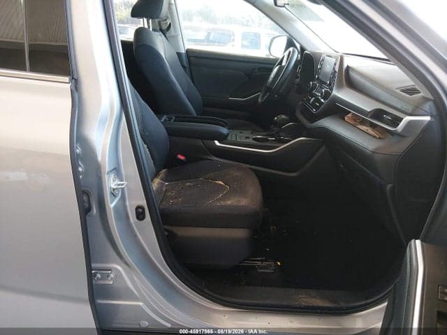 2021 TOYOTA HIGHLANDER LE 2