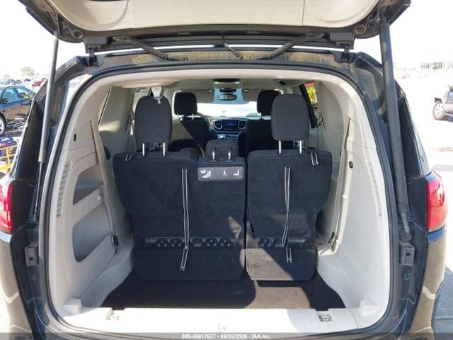 2017 CHRYSLER PACIFICA TOURING 18