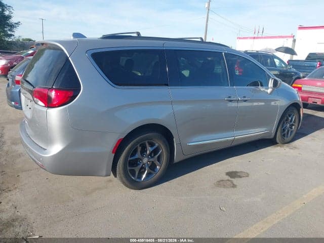 2017 CHRYSLER PACIFICA TOURING-L 4