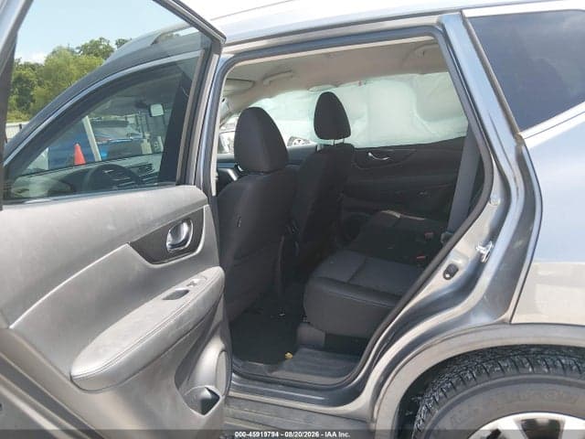 2017 NISSAN ROGUE SV 8
