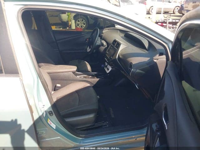 2017 TOYOTA PRIUS THREE 5